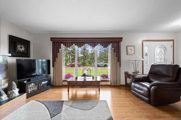 5000 52 AVE, Strome, AB T0B 4H0