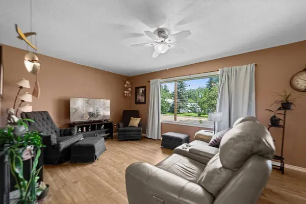 5016 53 ST, Killam, AB T0B 2L0