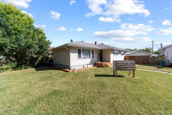 5113 49 AVE, Forestburg, AB T0B 1N0
