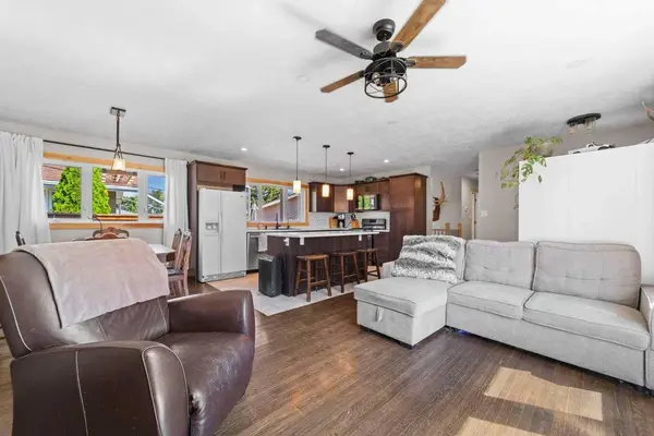 5113 49 AVE, Forestburg, AB T0B 1N0