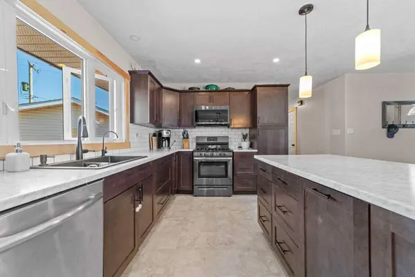 5113 49 AVE, Forestburg, AB T0B 1N0