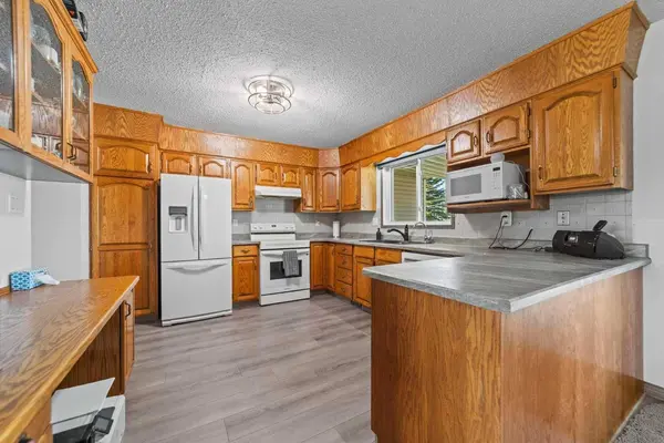 4908 56 ST W, Forestburg, AB T0B 1N0
