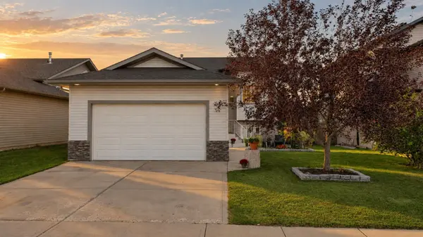 19 Jenner Crescent, Red Deer: A Fully Finished Home in Johnstone Crossing