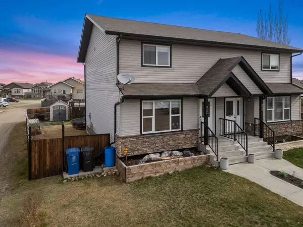 72 Heron CT, Penhold, AB T0M 1R0