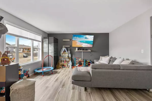 72 Heron CT, Penhold, AB T0M 1R0