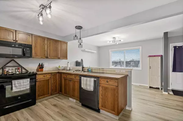 72 Heron CT, Penhold, AB T0M 1R0