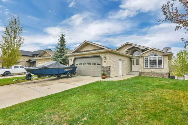 61 Pondside CRES, Blackfalds, AB T4M 0G3