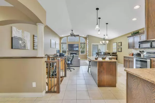 61 Pondside CRES, Blackfalds, AB T4M 0G3