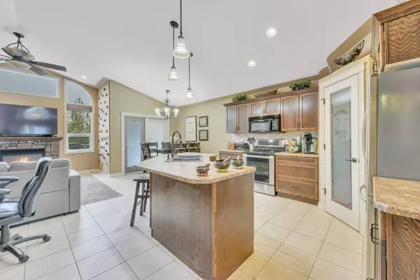 61 Pondside CRES, Blackfalds, AB T4M 0G3