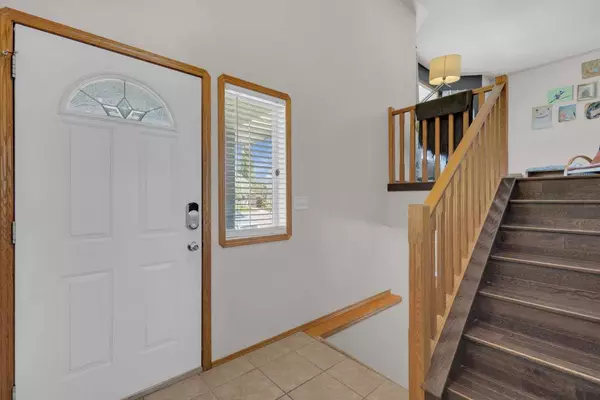 51 Doherty Close, Red Deer, AB T4R 3G1