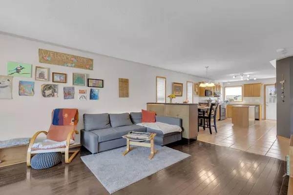 51 Doherty Close, Red Deer, AB T4R 3G1