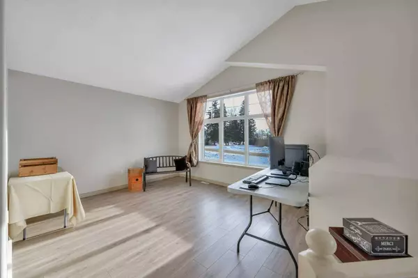 1024 19 AVE, Lousana, AB T0M 1K0