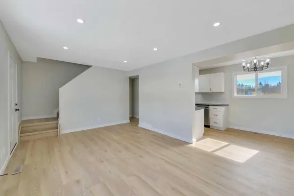 35 Nash ST #F1, Red Deer, AB T4P 1X9