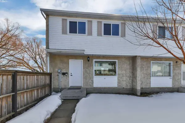 35 Nash ST #F1, Red Deer, AB T4P 1X9