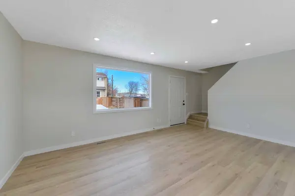 35 Nash ST #F1, Red Deer, AB T4P 1X9