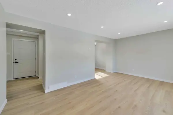 35 Nash ST #F1, Red Deer, AB T4P 1X9