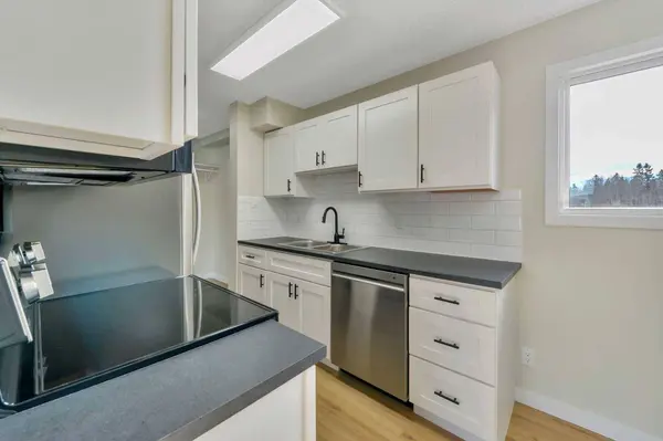 35 Nash ST #F1, Red Deer, AB T4P 1X9