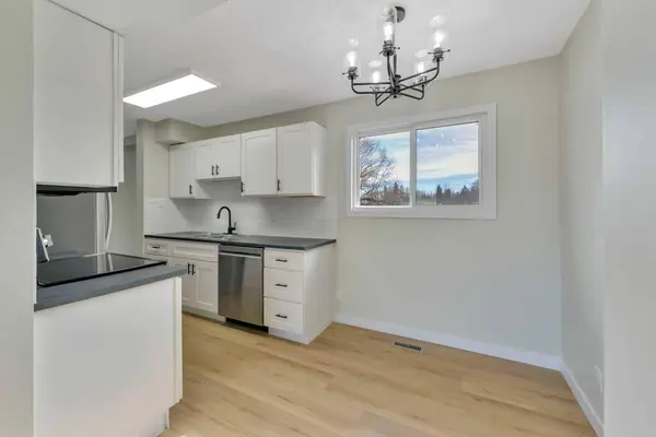 35 Nash ST #F1, Red Deer, AB T4P 1X9