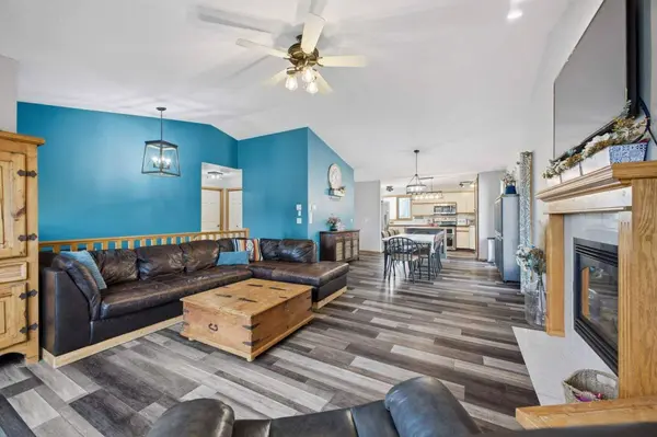 14 Windsor CRES, Penhold, AB T0M1R0