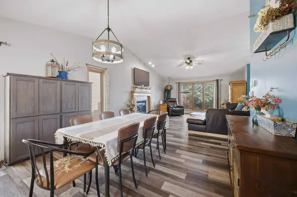 14 Windsor CRES, Penhold, AB T0M1R0