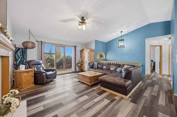 14 Windsor CRES, Penhold, AB T0M1R0