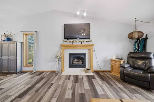 14 Windsor CRES, Penhold, AB T0M1R0