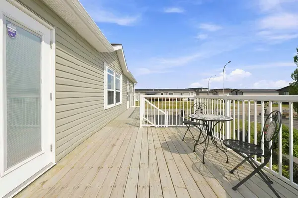 15 Mackenzie Ranch WAY, Lacombe, AB T4L 0B4