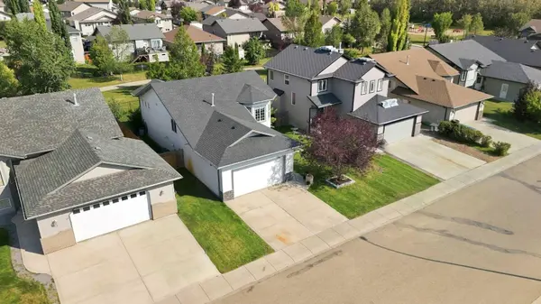 19 Jenner CRES, Red Deer, AB T4P 0B2