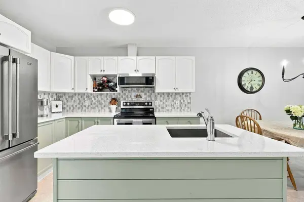 523 Jenkins DR, Red Deer, AB T4P 3X1