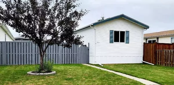 4504 59 ST, Rocky Mountain House, AB T4T1N9