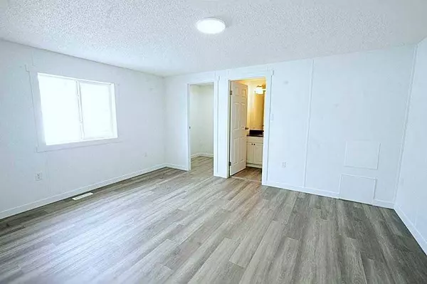 4504 59 ST, Rocky Mountain House, AB T4T1N9