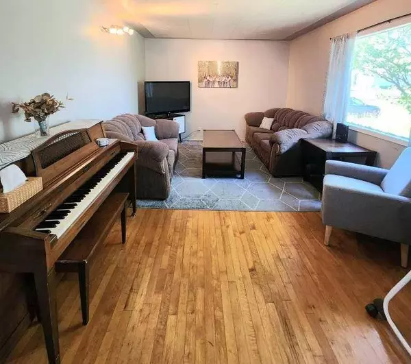 4903 50 ST, Caroline, AB T0M 0M0