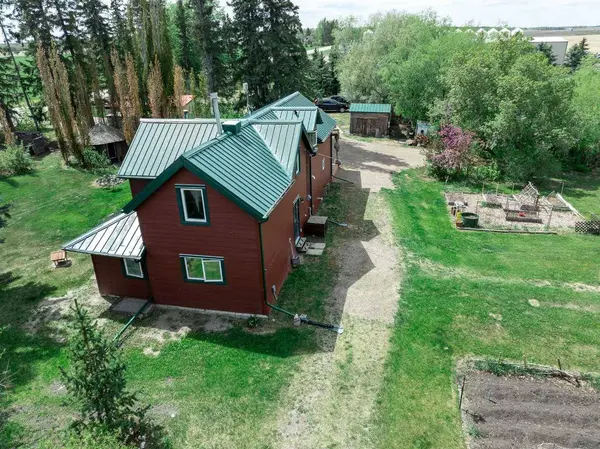 2 Avenue #2000, Dickson, AB T4G 0K8