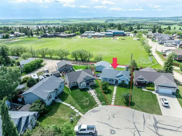 5310 47A Street Close, Bentley, AB T0C 0J0