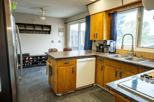 4716 49 ST, Caroline, AB T0M 0M0