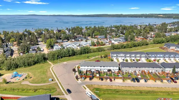 2 Hawthorn PL N, Sylvan Lake, AB T4S 0R8