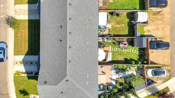 2 Hawthorn PL N, Sylvan Lake, AB T4S 0R8