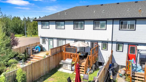 2 Hawthorn PL N, Sylvan Lake, AB T4S 0R8