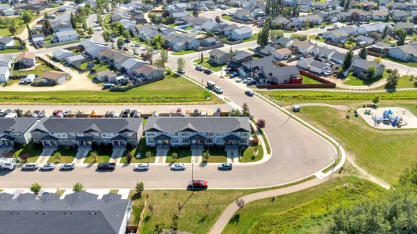 2 Hawthorn PL N, Sylvan Lake, AB T4S 0R8