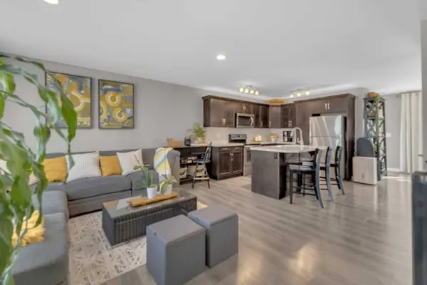 2 Hawthorn PL N, Sylvan Lake, AB T4S 0R8