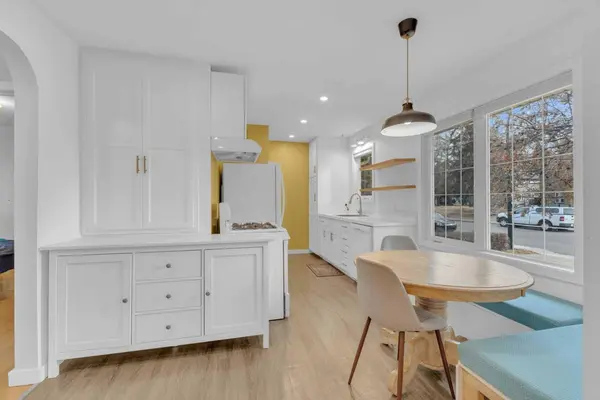 5422 37 ST, Red Deer, AB T4N 0W1