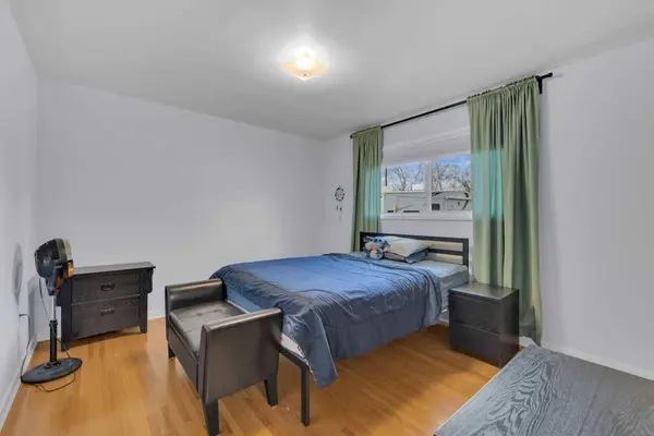 5422 37 ST, Red Deer, AB T4N 0W1