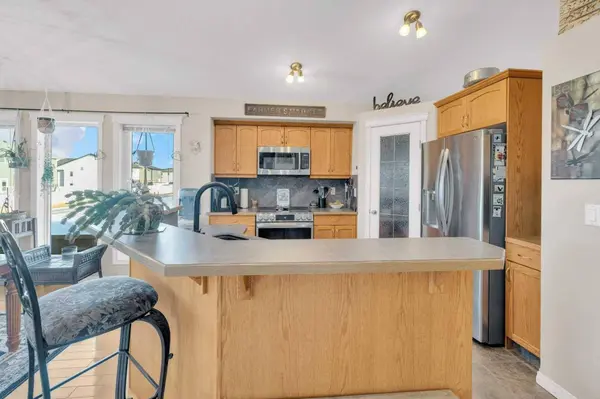 24 Lincoln ST S, Sylvan Lake, AB T4S 2P9