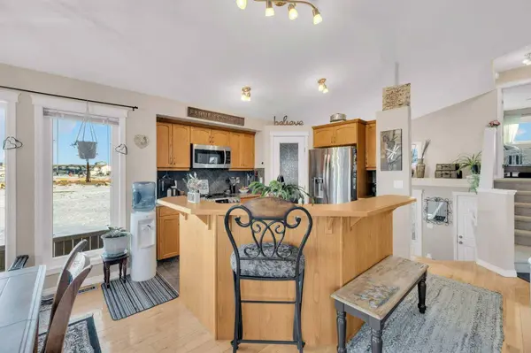 24 Lincoln ST S, Sylvan Lake, AB T4S 2P9