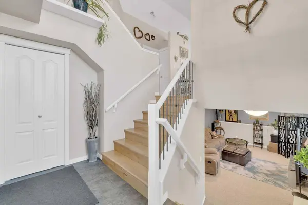 24 Lincoln ST S, Sylvan Lake, AB T4S 2P9