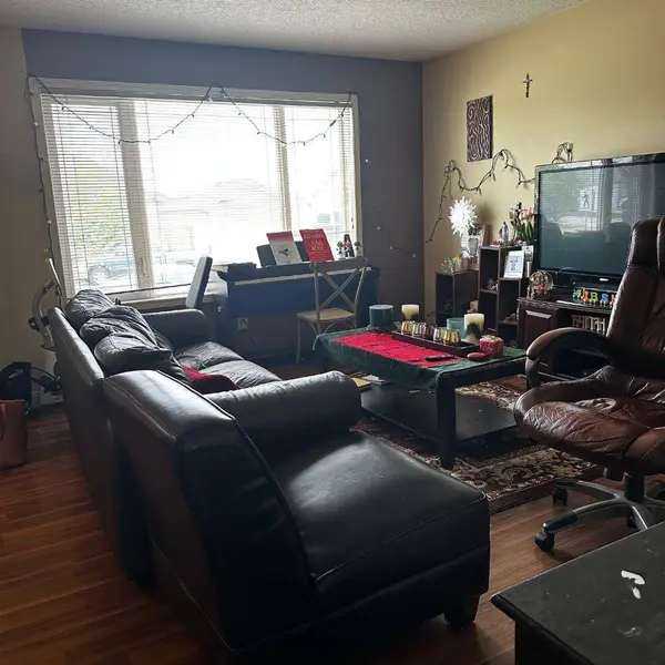 83 Lakeway BLVD, Sylvan Lake, AB T4S 2P4