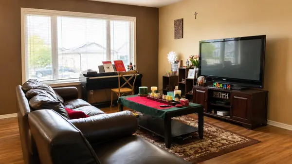 83 Lakeway BLVD, Sylvan Lake, AB T4S 2P4