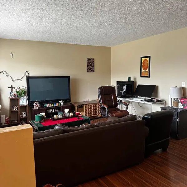 83 Lakeway BLVD, Sylvan Lake, AB T4S 2P4