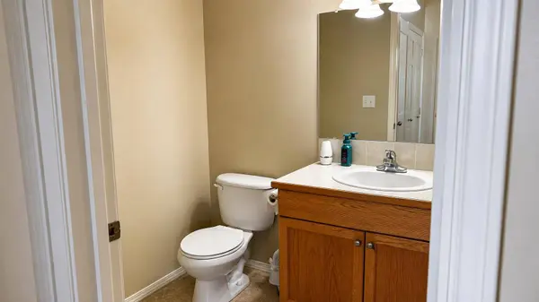 83 Lakeway BLVD, Sylvan Lake, AB T4S 2P4