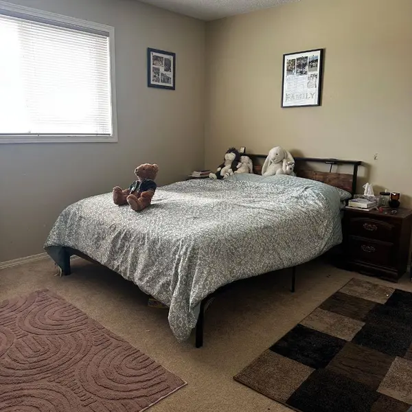 83 Lakeway BLVD, Sylvan Lake, AB T4S 2P4
